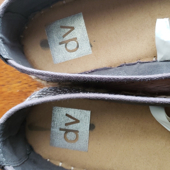 Shoes - Picture 3 of 3